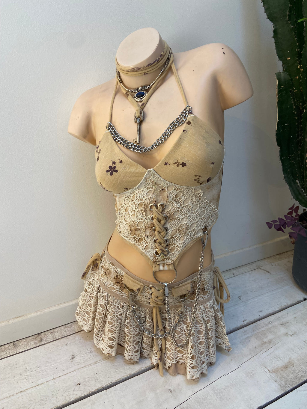 Ensemble vintage dystopique femme S/36 – Top dos lacé & jupe dentelle ajustable