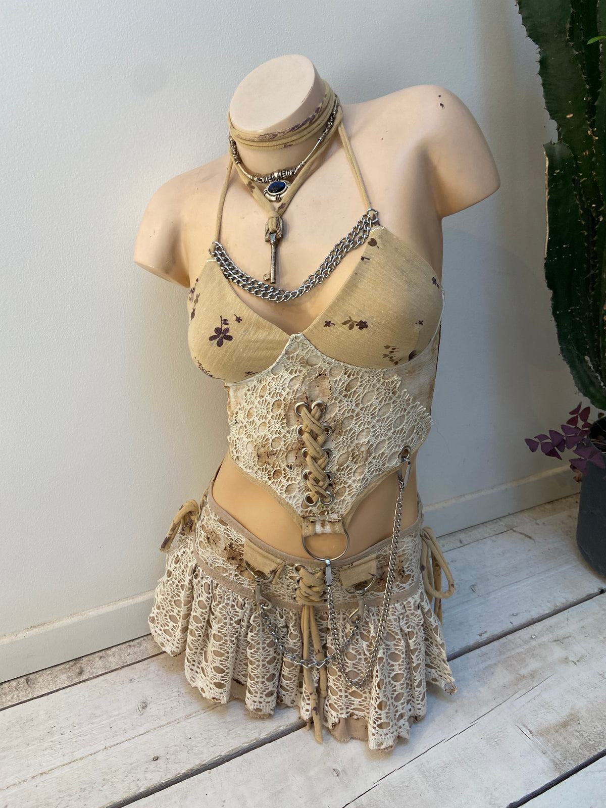 Ensemble vintage dystopique femme S/36 – Top dos lacé & jupe dentelle ajustable