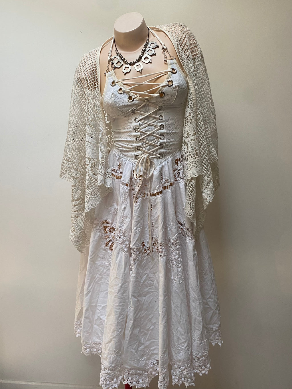 Robe bohème blanche à laçage