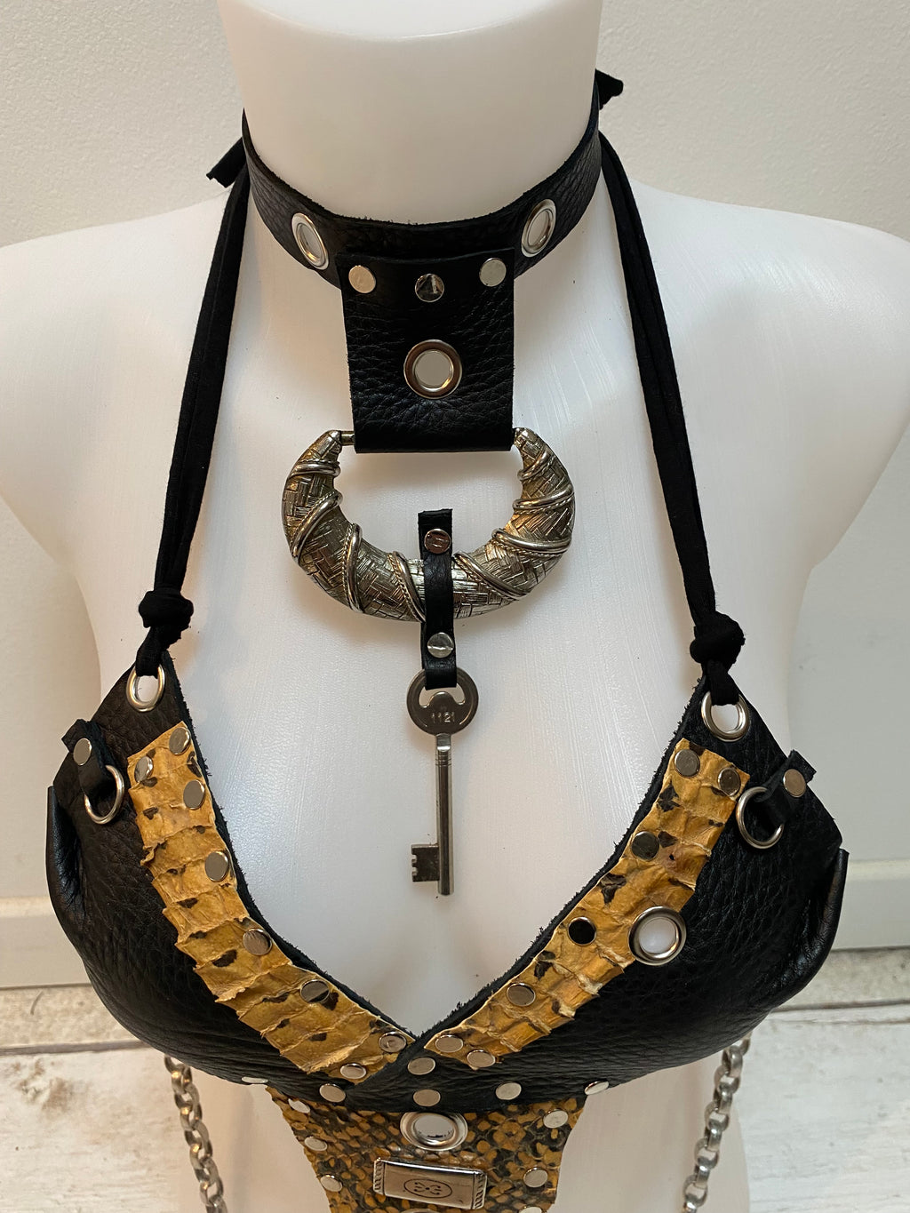 Top+collier en cuir