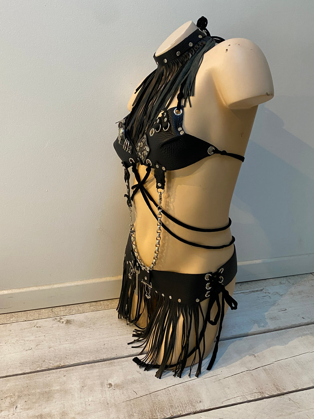 Ensemble en cuir noir à frange