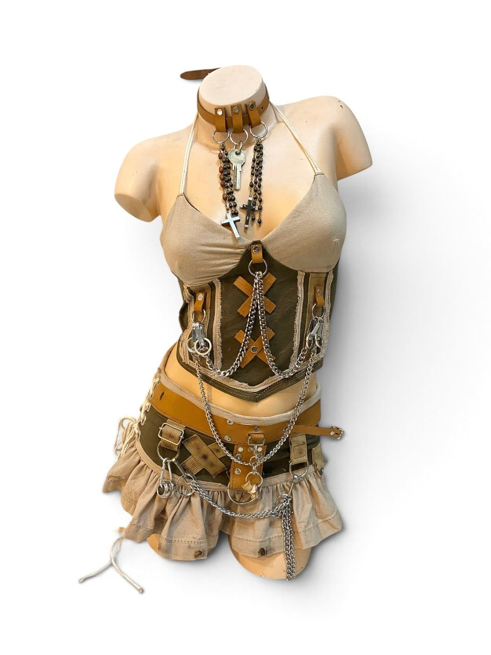 Ensemble post-apocalyptique femme – Top corseté & mini-jupe upcyclés – Pièce unique