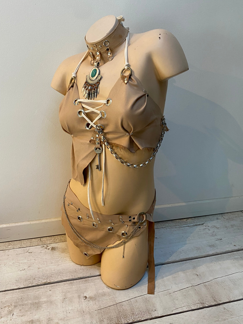 Ensemble en cuir beige