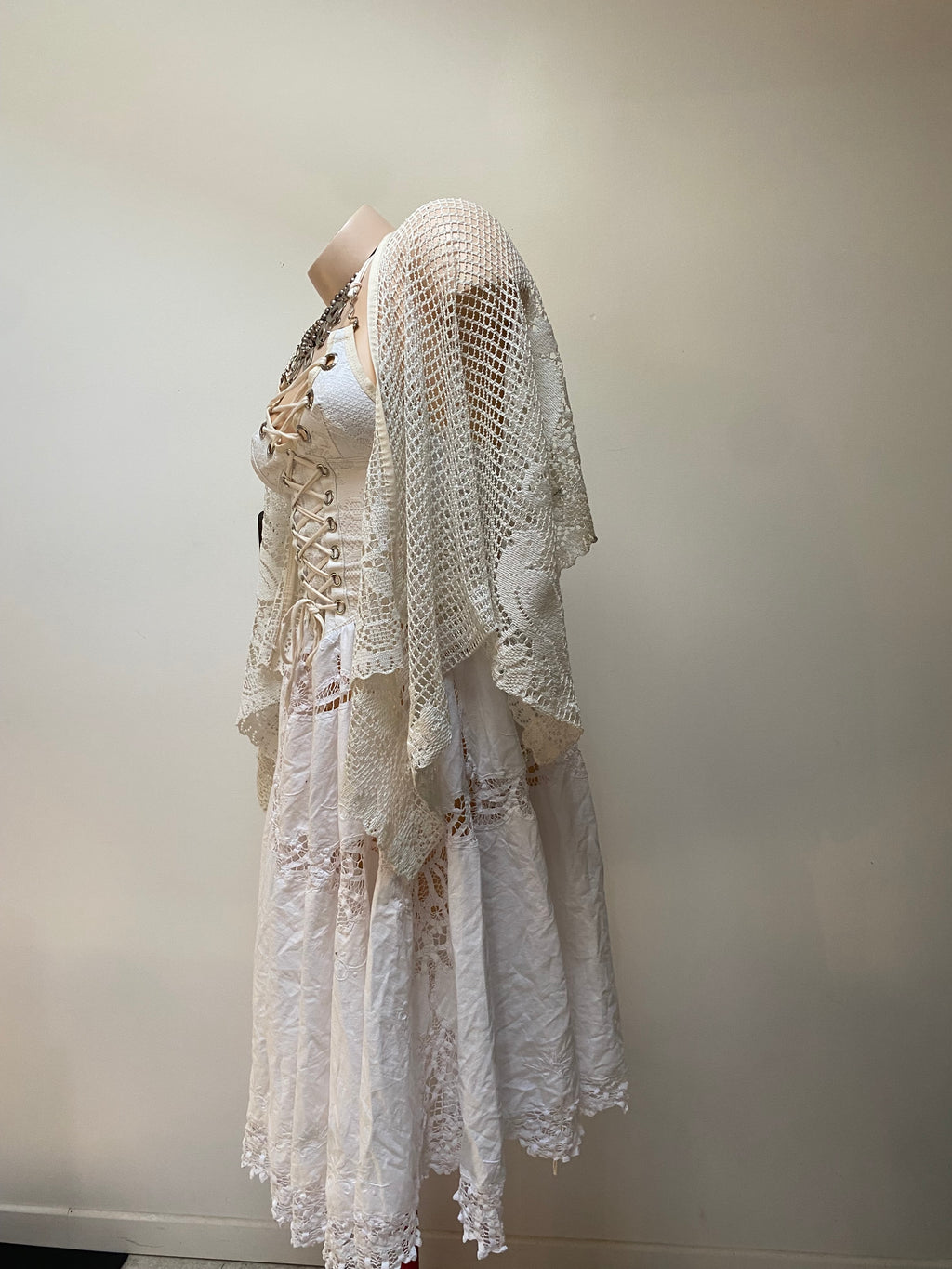 Robe bohème blanche à laçage