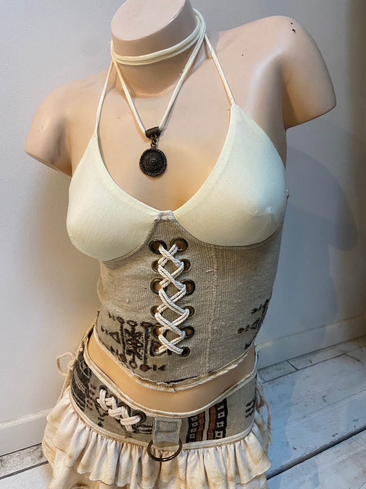 Ensemble berbère femme S/36 – Top corseté & mini-jupe ajustable – Pièce unique