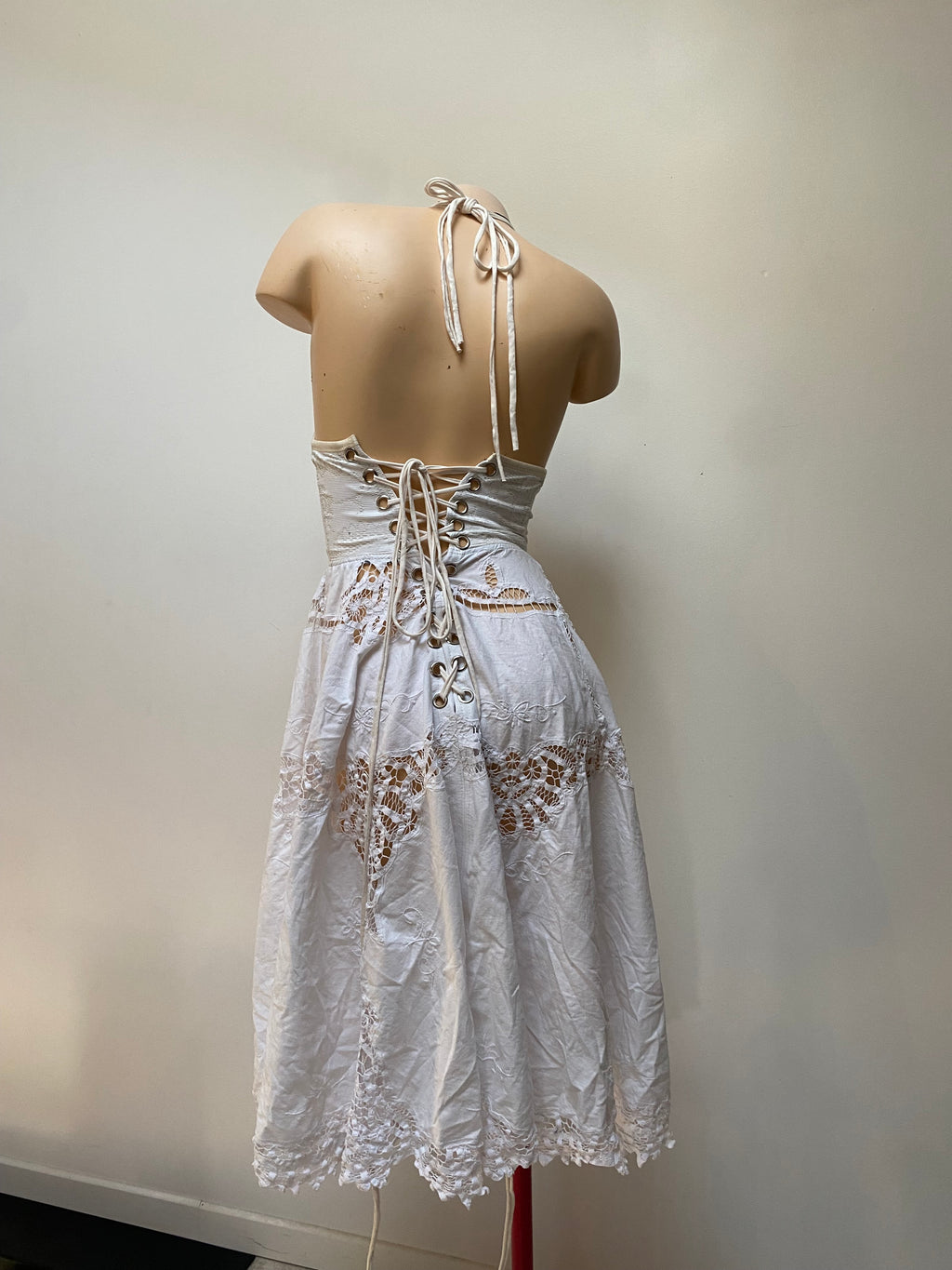 Robe bohème blanche à laçage