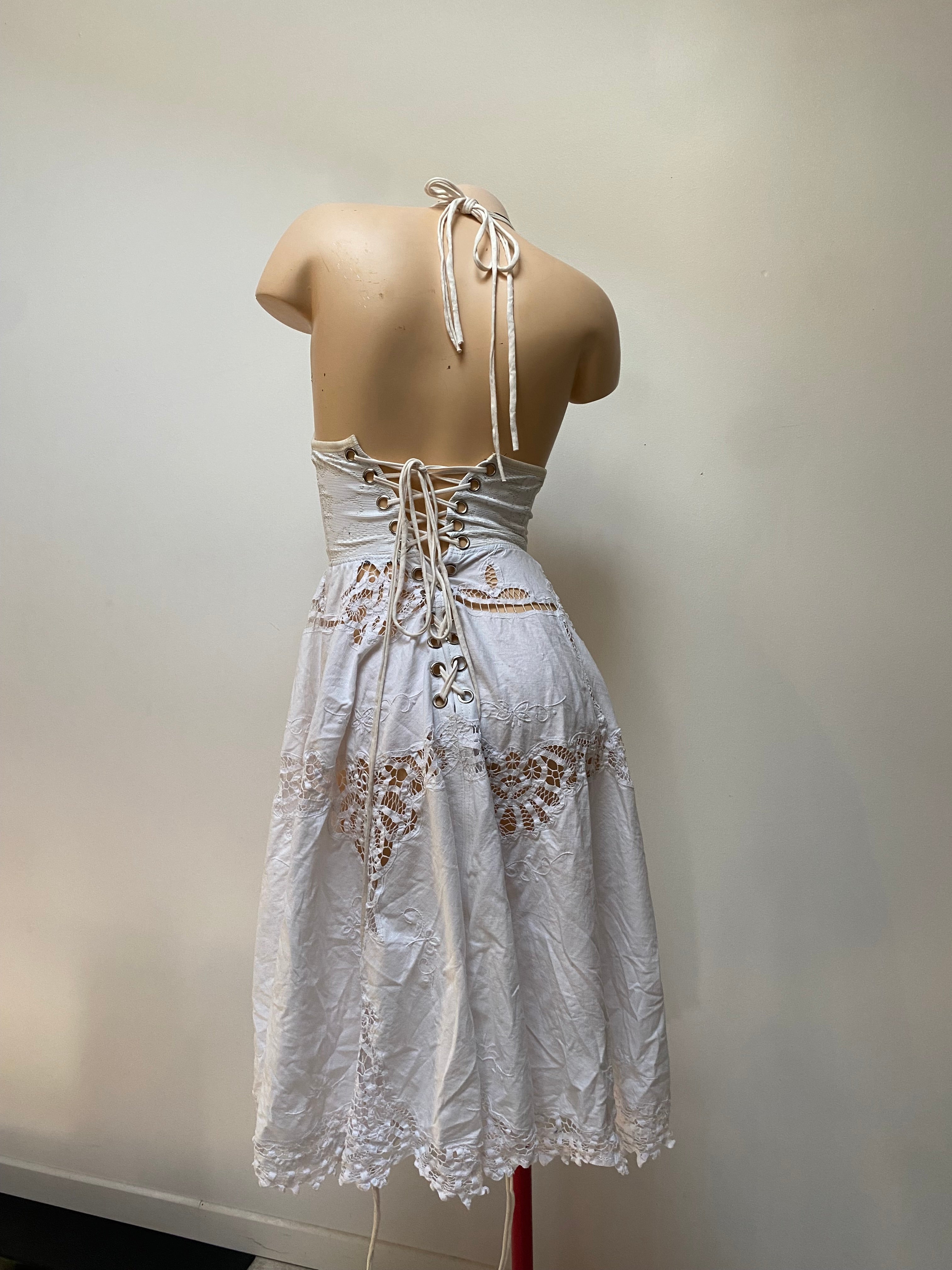 Robe bohème blanche à laçage