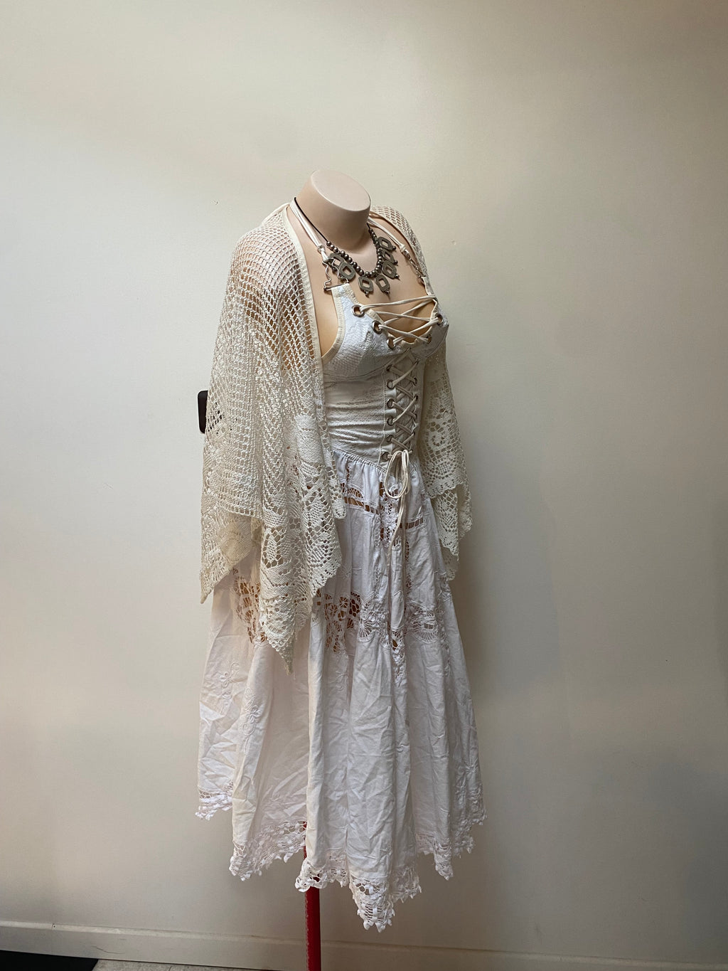 Robe bohème blanche à laçage