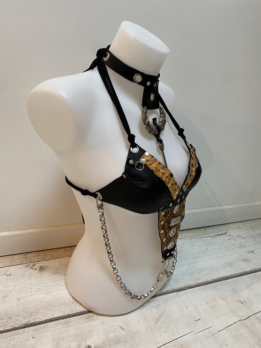 Top+collier en cuir