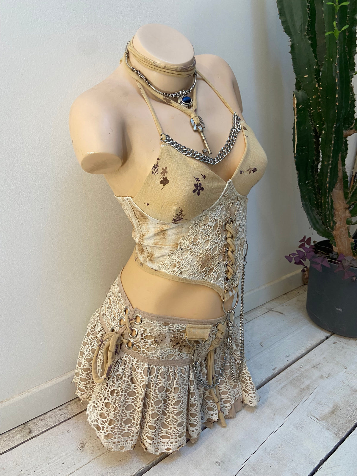 Ensemble vintage dystopique femme S/36 – Top dos lacé & jupe dentelle ajustable